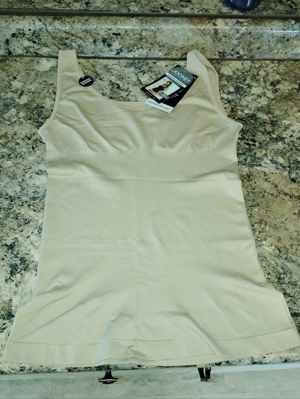 Title IdeaJockey Generation Everyday Slimming Seamfree Tank Top / Beige